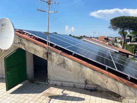 Foto impianto fotovoltaico pubblicata da un cliente Energy4You nella recensione Google